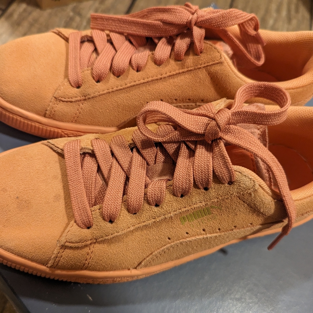 Pink suede pumas